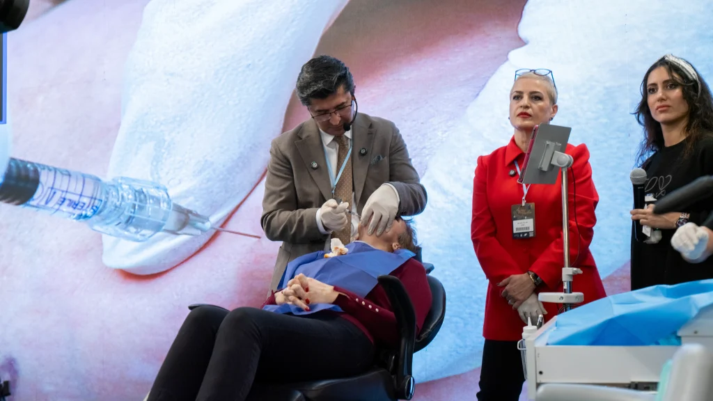 حضور شرکت پاییزان تجارت مهر در کنگره رادیولوژی دهان، فک و صورت ایران در هتل اسپیناس