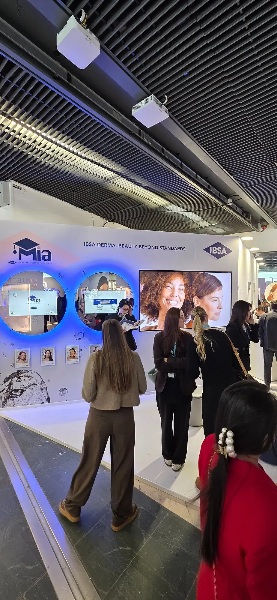 حضور پاییزان تجارت مهر در کنگره جهانی IMCAS 2026 5 از تهران تا IMCAS پاریس با پاییزان تجارت مهر