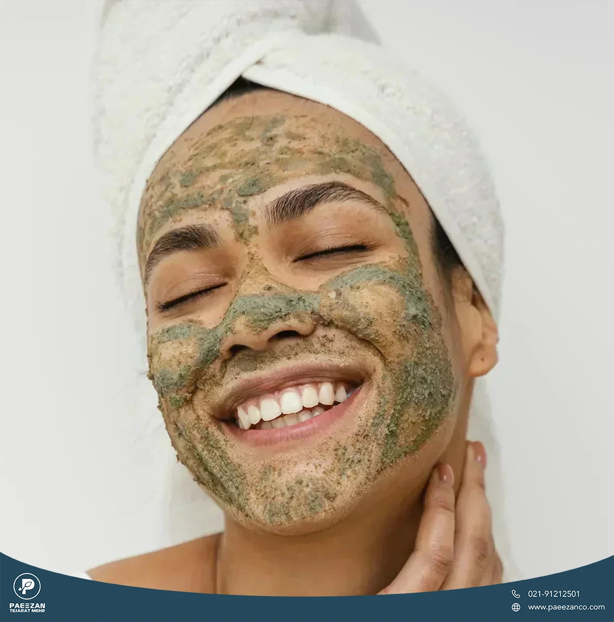 دختری روی صورتش اسکراب زده است
